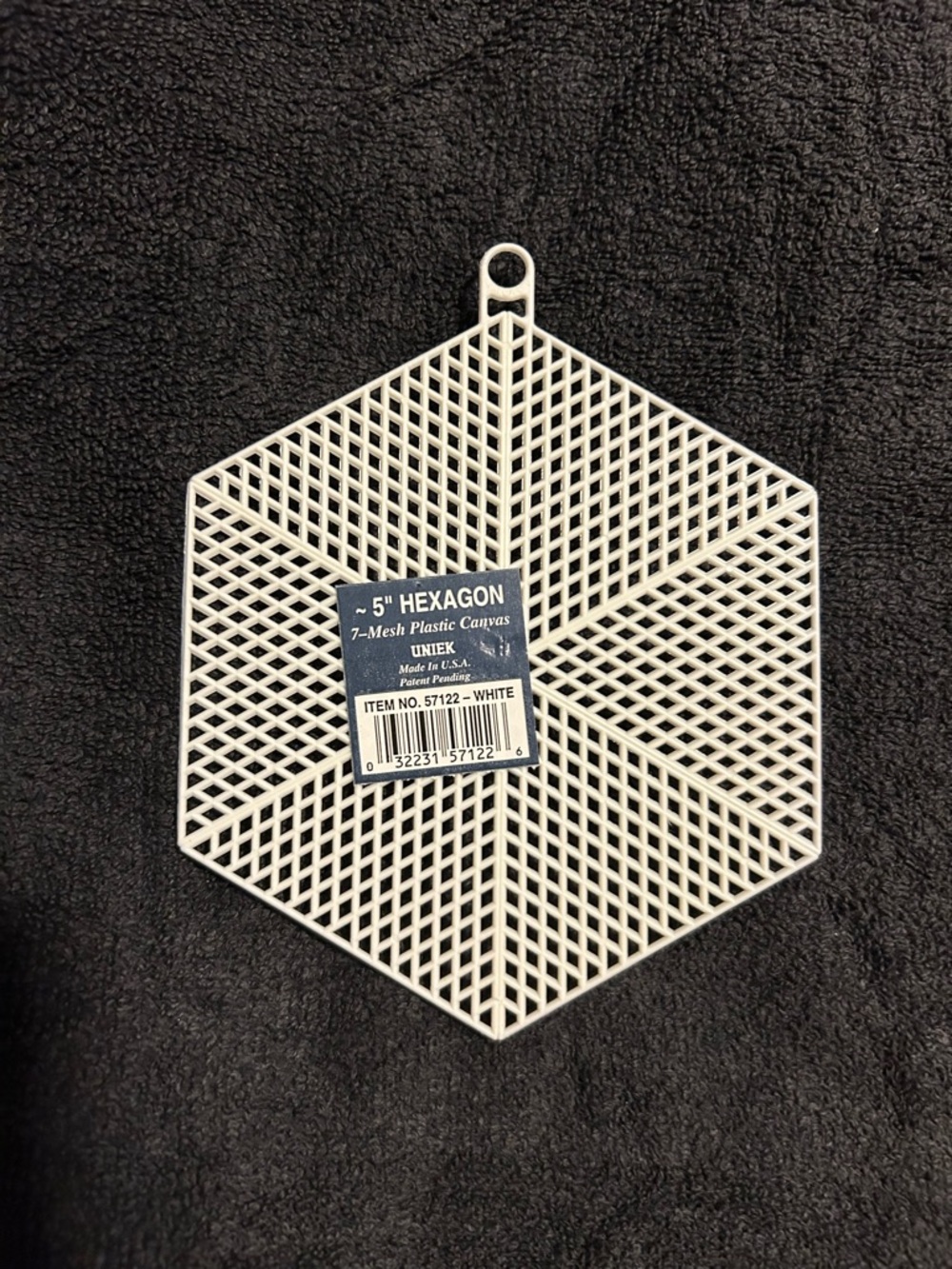 UNIEK 5" Hexagon 7-Mesh Plastic Canvas - White